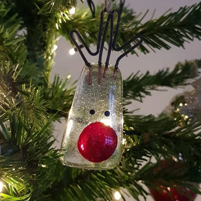 Juletrepynt av smeltet glass